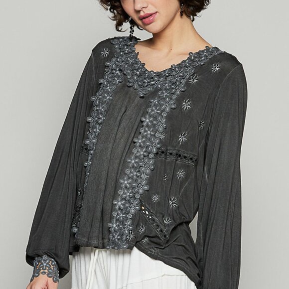 Black Bernice Floral Embroidery Woven Top by POL - Picture 2 of 4